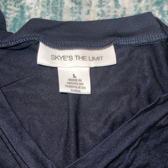 NEVER WORN BLACK CROP TOP WITH LACE DOWN MIDDLE - Picture 4 of 5